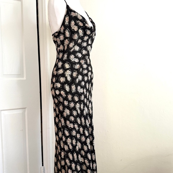 DVF Silk Slip Dress. Black w/ Floral Pattern. Women’s size 8 - Picture 4 of 15